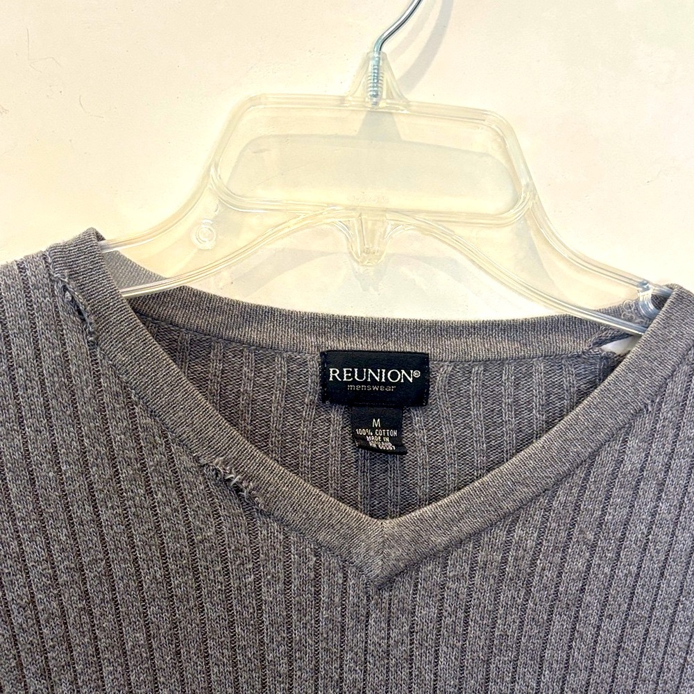 Reunion, Distressed neck V-Neck from Huntigton beach Tee M | Cotton Shirt - Picture 2 of 6